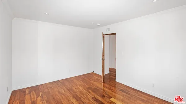 a view of a entryway front of a building