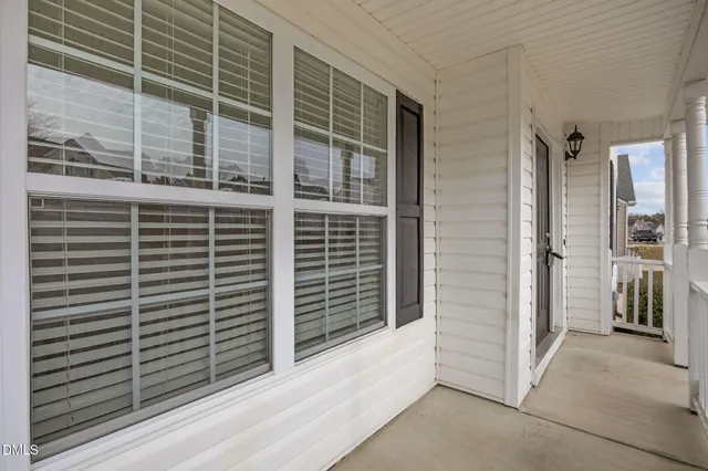 a view of entryway with a door