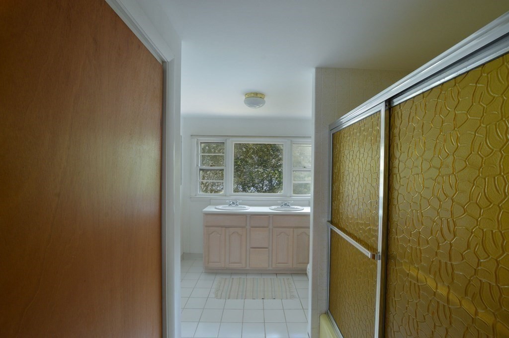 230 Pimlico Pond Road Mashpee, MA 02649 - Photo 25 of 35 a bathroom with a bathtub and a sink