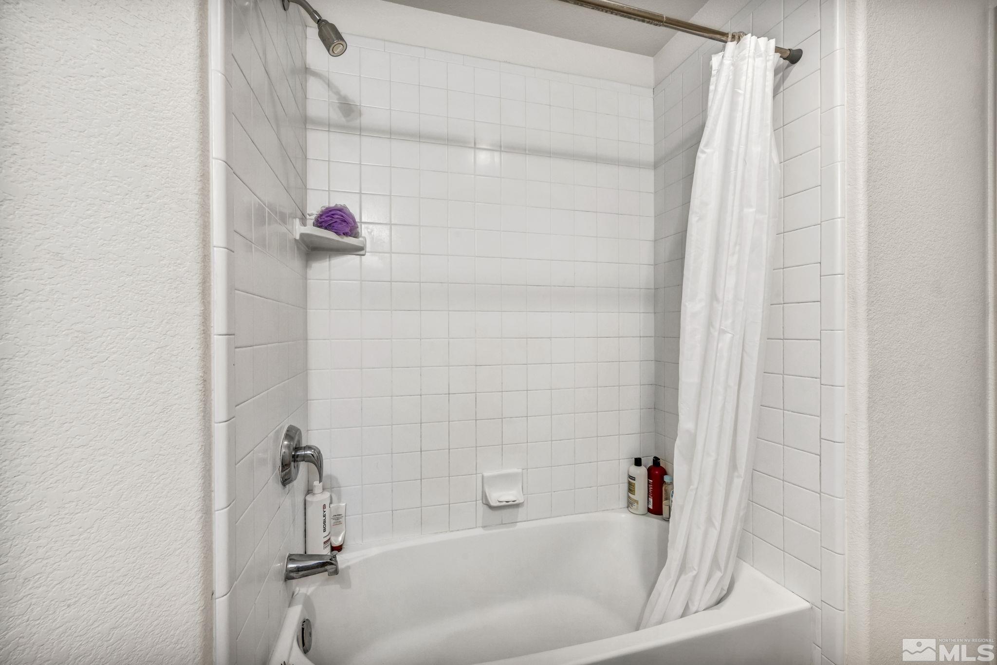 1770 Ornellaia Way Reno, NV 89521 - Photo 14 of 37 a bathroom with a bathtub