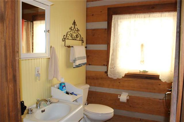 217 Amanda Road Dover, TN 37058 - Photo 14 of 20 Bath Room
