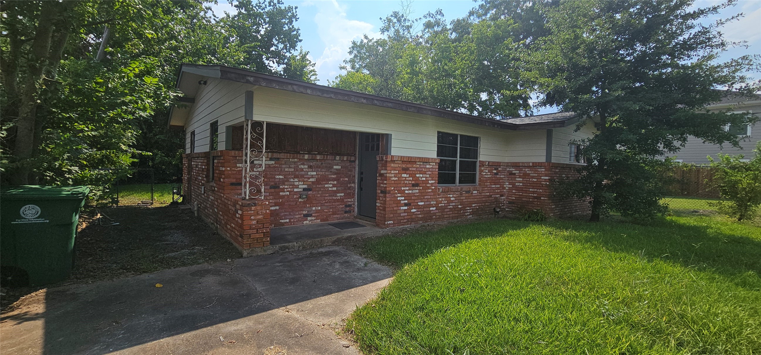 3610 Dennis Street Houston, TX 77004 - Photo 13 of 20 a front view of a house with garden