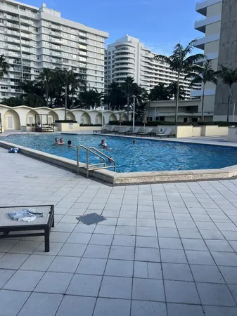 $5,500 | 5600 Collins Avenue, Unit 11P, Miami Beach, FL 33140