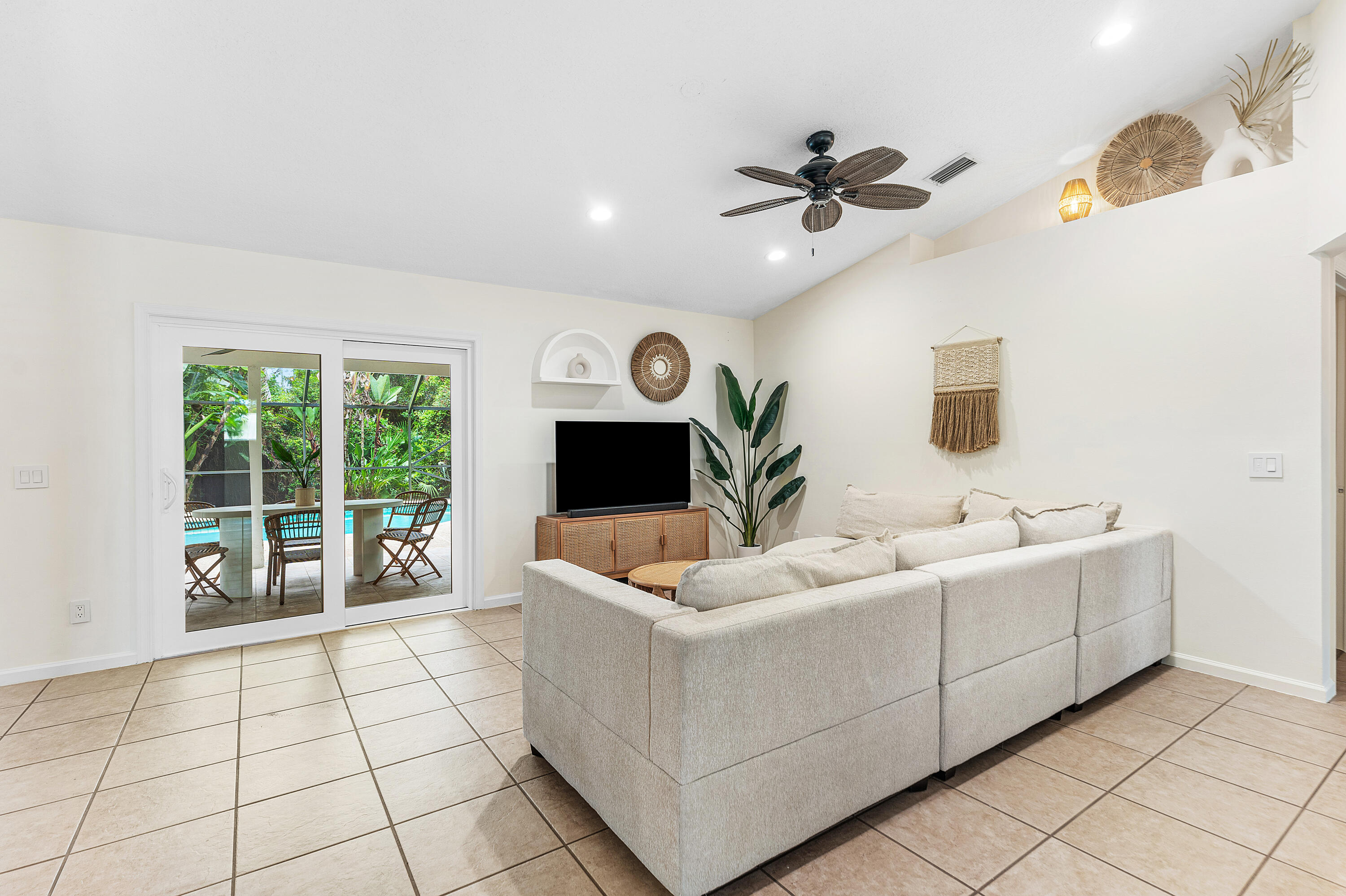 14752 86th Road North The Acreage, FL 33470 - Photo 5 of 29 005-1475286thRoadNorth-TheAcreage-FL-334