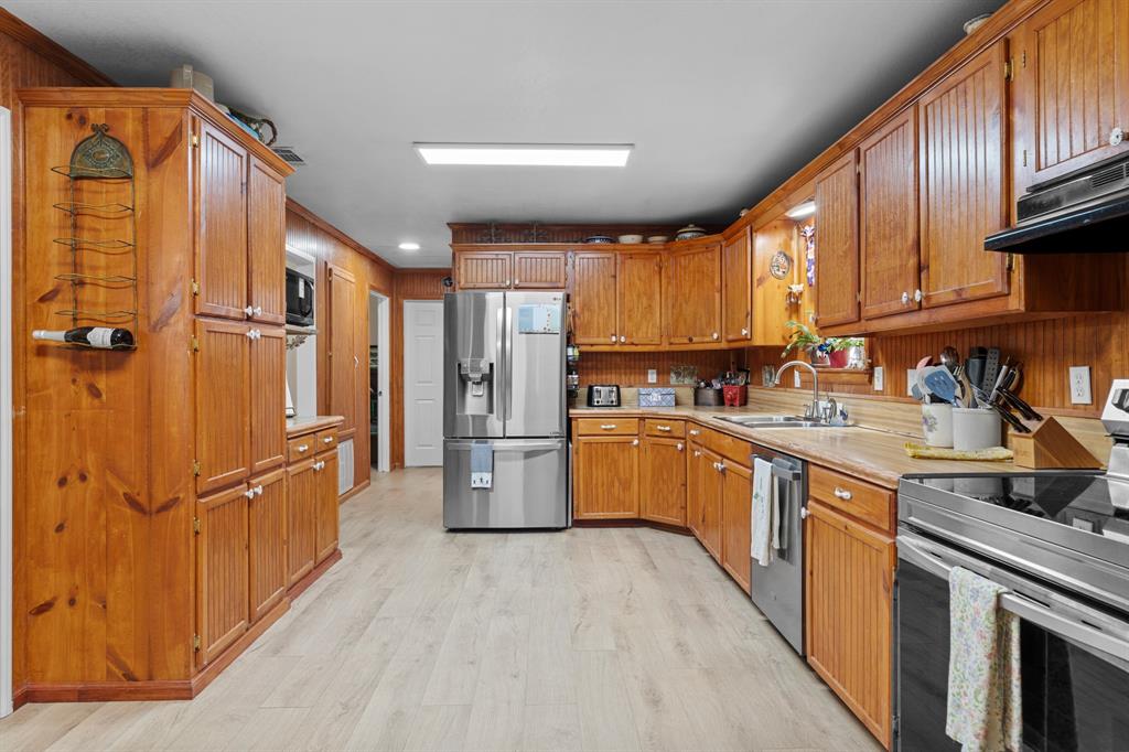 236 Circle Drive Point, TX 75472 - Photo 9 of 25 Perfect social kitchen, where guests naturally gravitate and conversation flows.