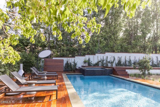 a view of a yard with furniture