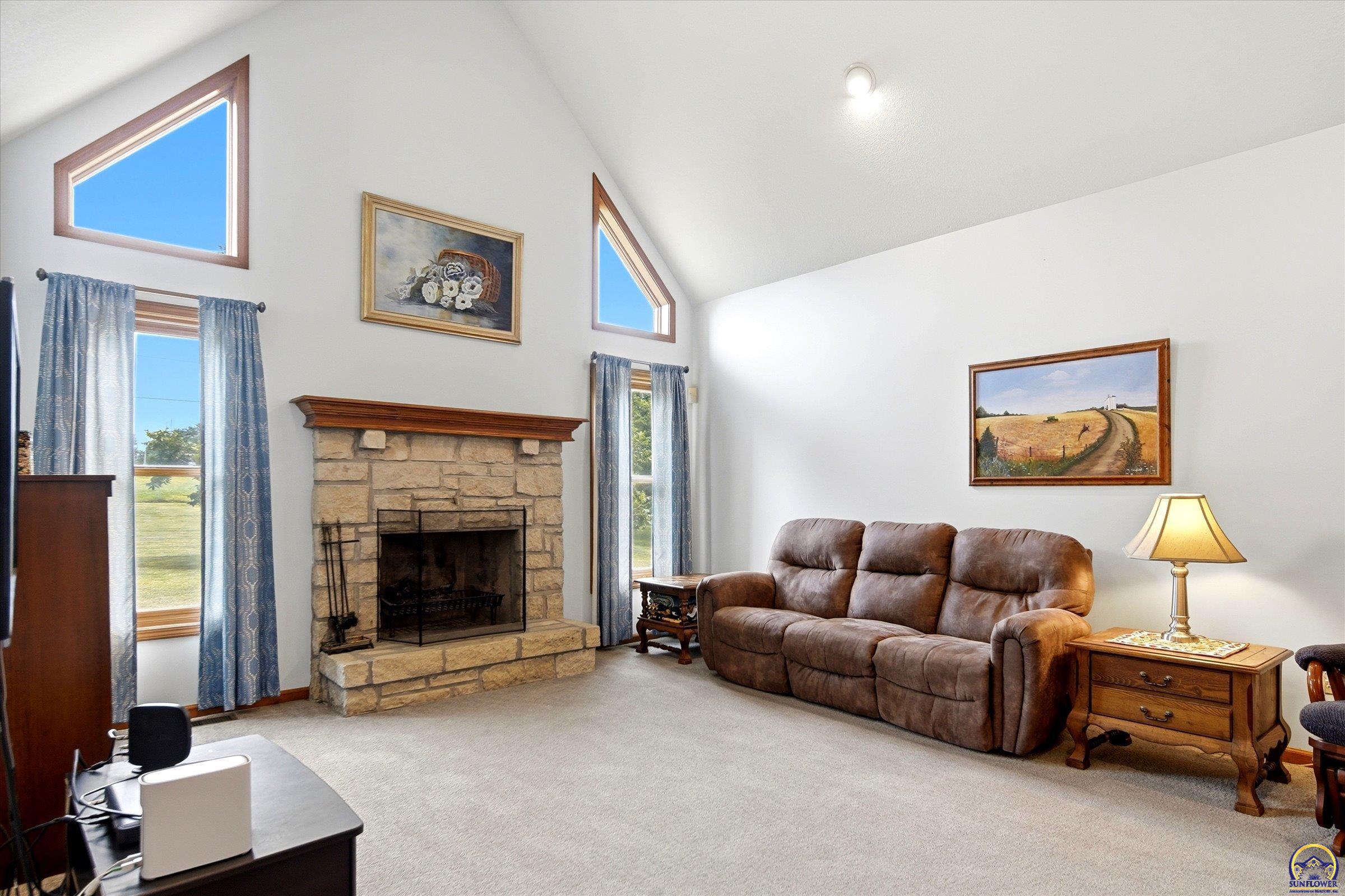 810 Southwest Mifflin Road Topeka, KS 66606 - Photo 4 of 30