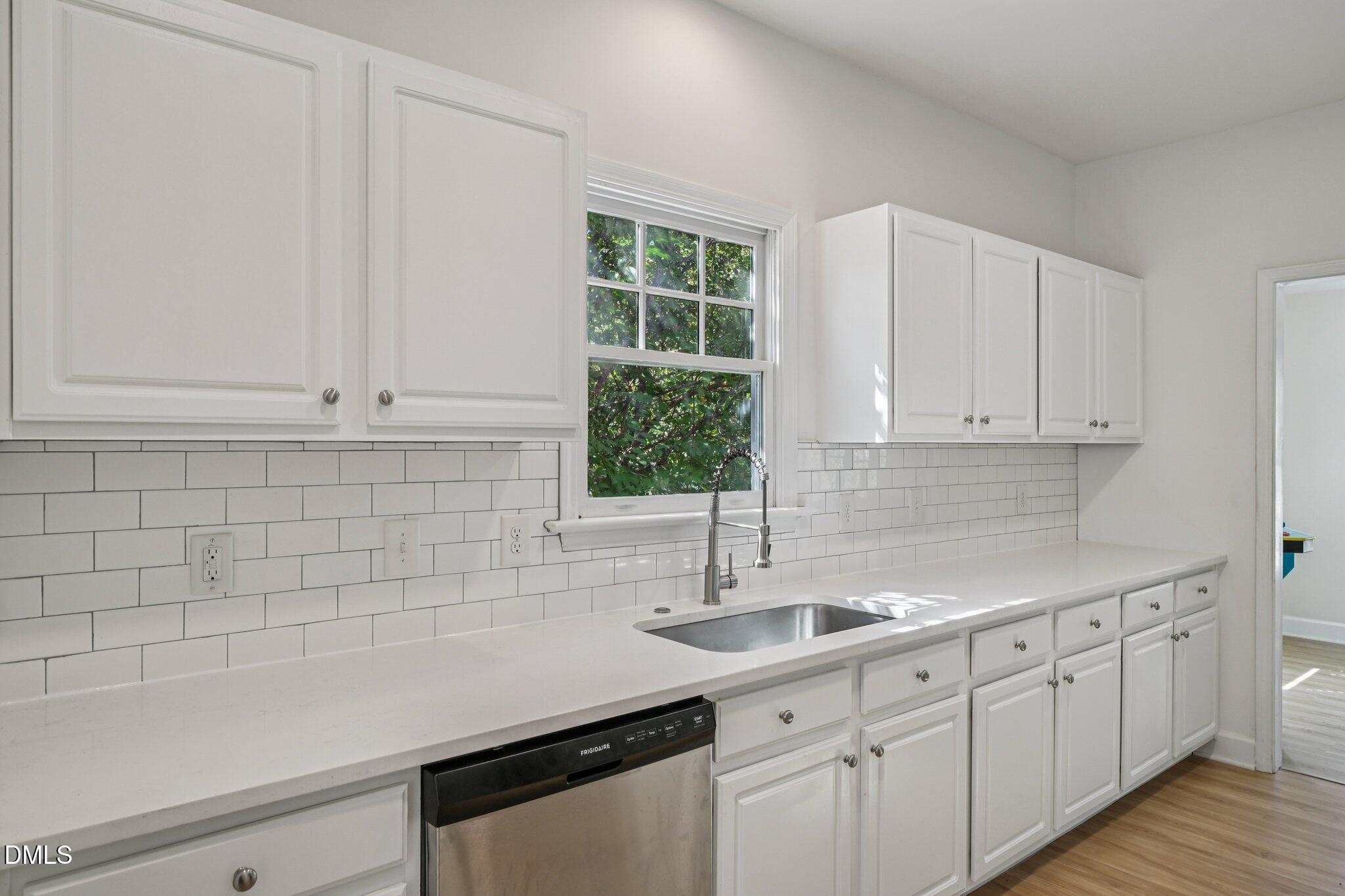 725 South East Street Raleigh, NC 27601 - Photo 10 of 24 17-web-or-mls-S East St-S0810-017