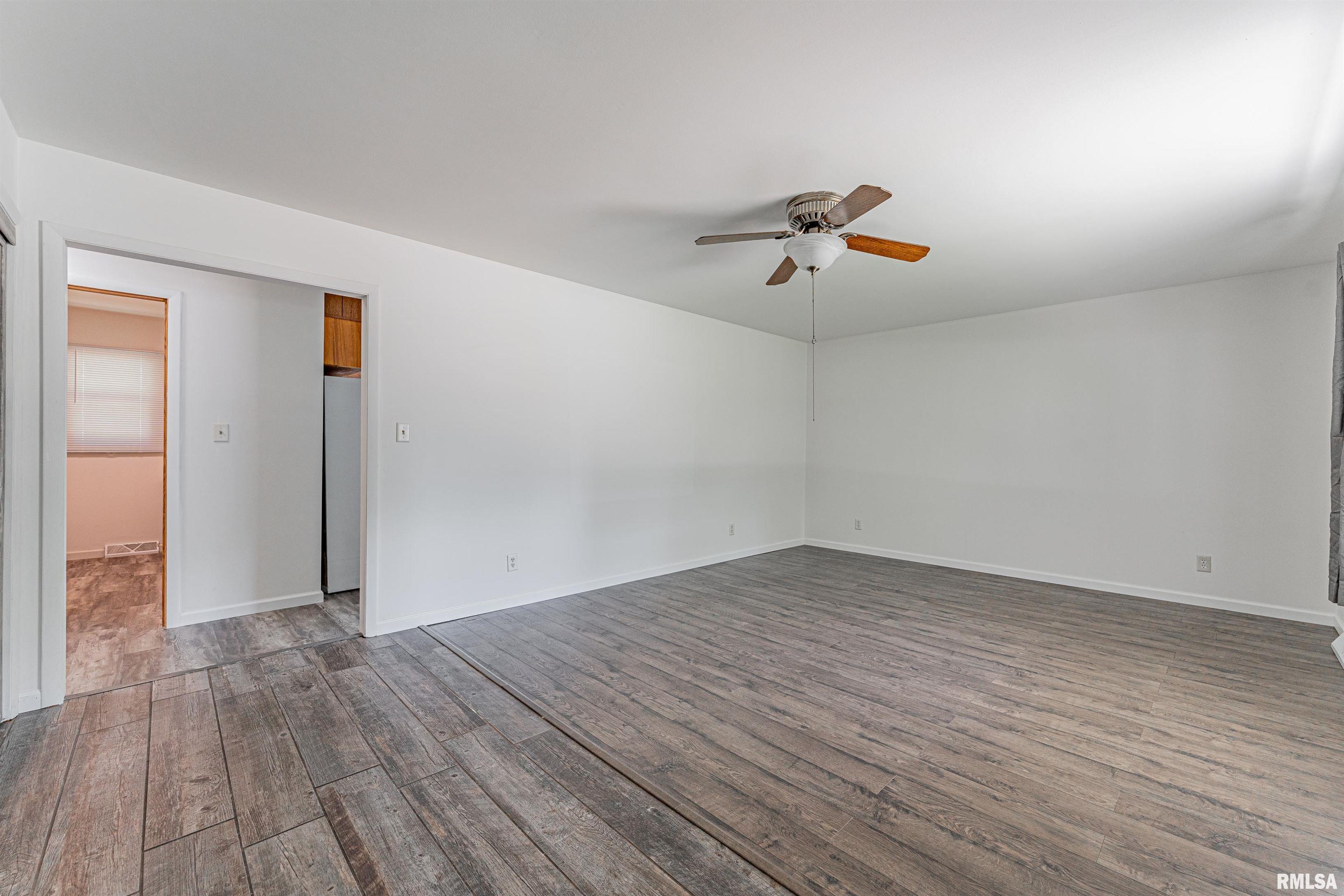 305 Kennedy Road Elkhart, IL 62634 - Photo 7 of 22