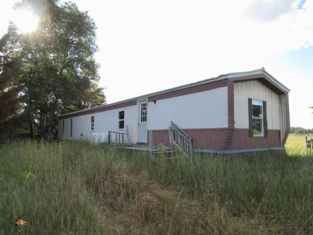 1595 North County Line Road Six Lakes, MI 48886 - Photo 3 of 16 s0hpSo7pSgqE8yDoQKqW8g_thumb_3bdf