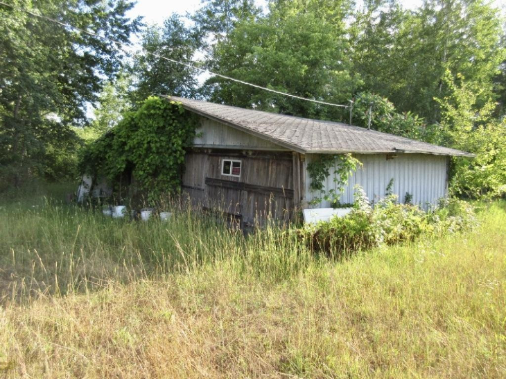 1595 North County Line Road Six Lakes, MI 48886 - Photo 5 of 16 iby+qQPTQ9K7dVdu0rfKUg_thumb_3be0