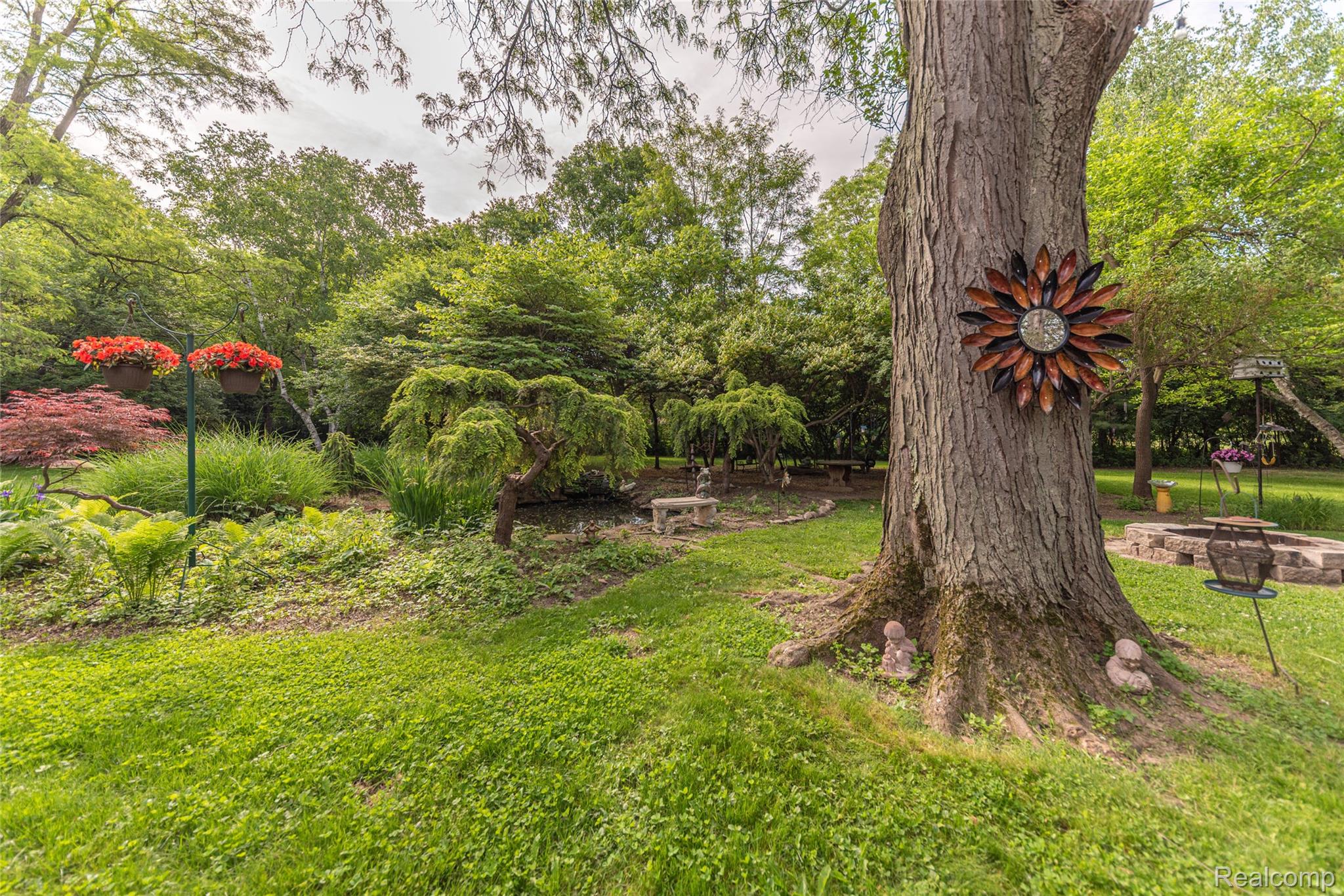 3887 Stonecrest Road West Bloomfield, MI 48322 - Photo 23 of 45 Expansive lawn featuring mature trees and established landscaping