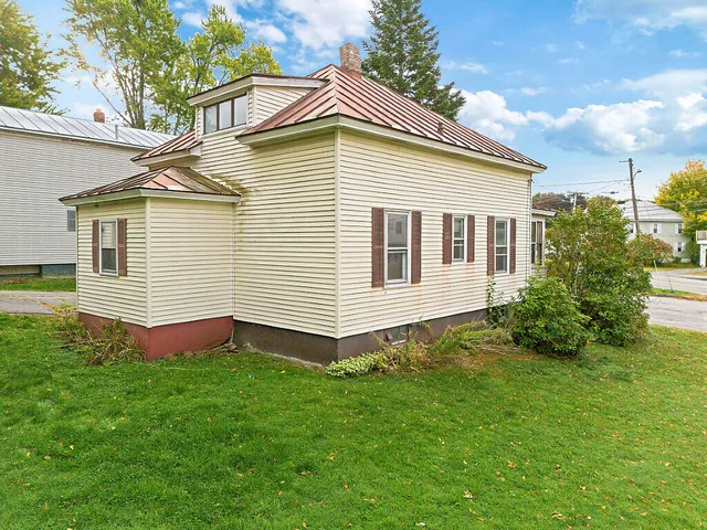 $210,000 | 47 Sanger Avenue, Waterville, ME 04901