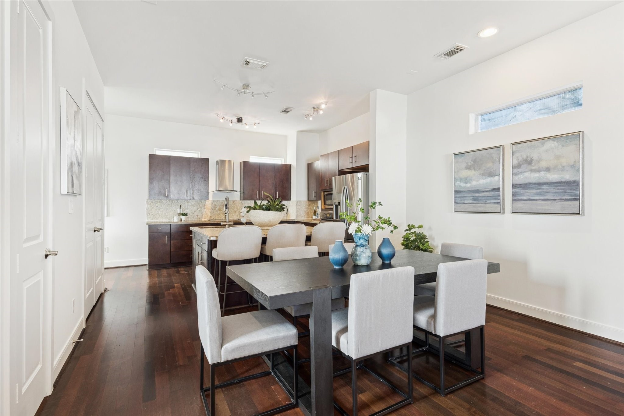 1821 West Main Street, Unit A Houston, TX 77098 - Photo 5 of 12 Dedicated dining area conveniently located off the kitchen, ideal for everyday living and hosting guests.