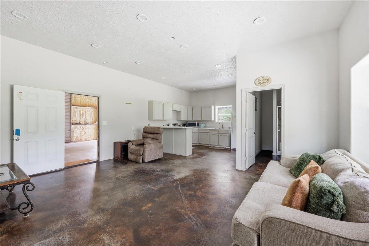 4600 Glaze Road Kountze, TX 77625 - Photo 4 of 14