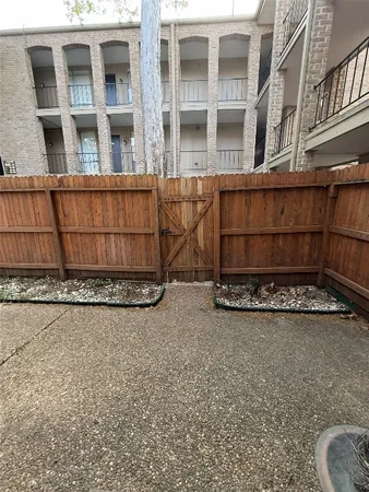 $1,600 | 4645 Wild Indigo Street, Unit 370, Houston, TX 77027