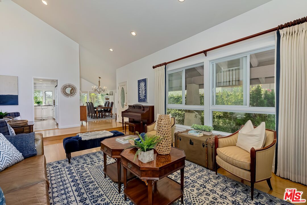 2803 Angelo Drive Los Angeles, CA 90077 - Photo 3 of 30