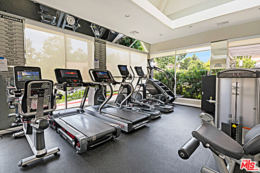 2803 Angelo Drive Los Angeles, CA 90077 - Photo 27 of 30