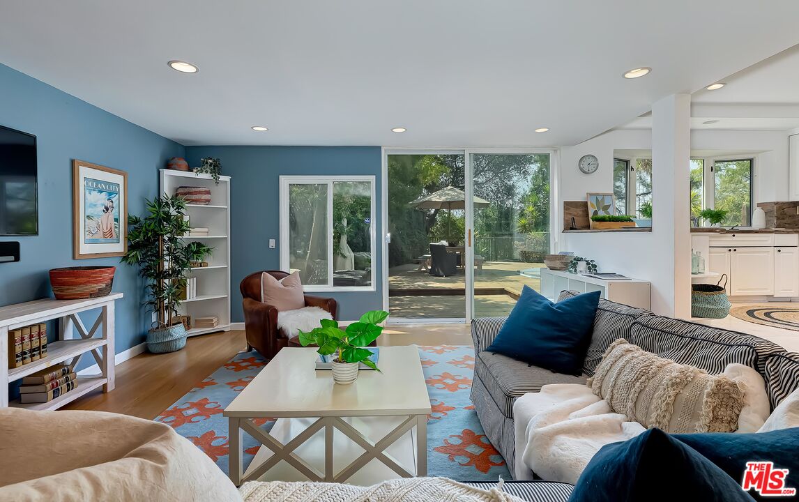 2803 Angelo Drive Los Angeles, CA 90077 - Photo 7 of 30