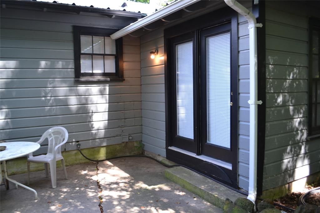 919 Denton Street Denton, TX 76201 - Photo 21 of 23 Small patio area perfect for a morning coffee outdoors.