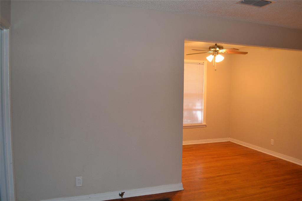 919 Denton Street Denton, TX 76201 - Photo 4 of 23 Open living area highlighting the smooth flow between rooms.