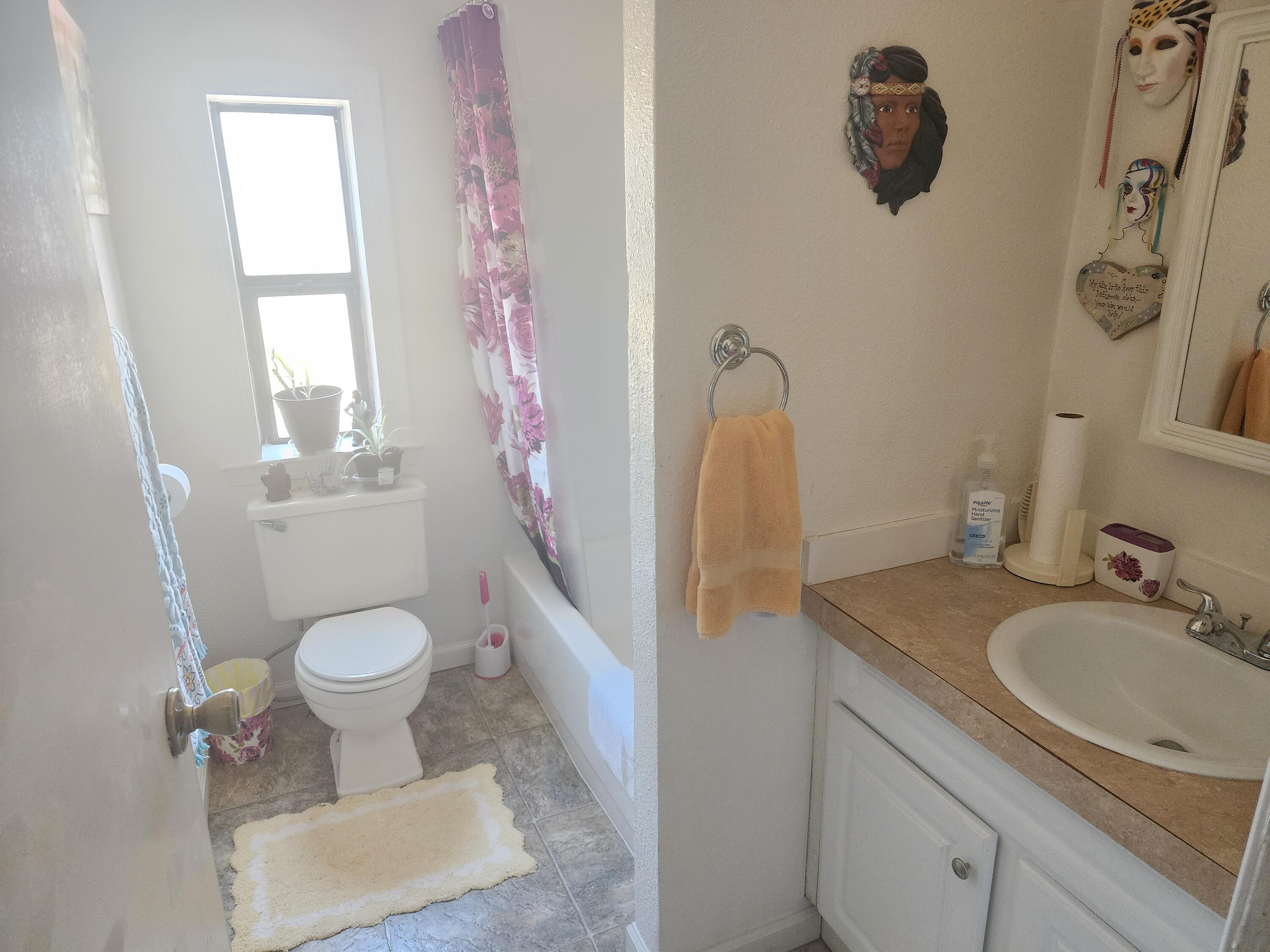 22161 Backbone Road Redding, CA 96003 - Photo 10 of 17 Guest Bath