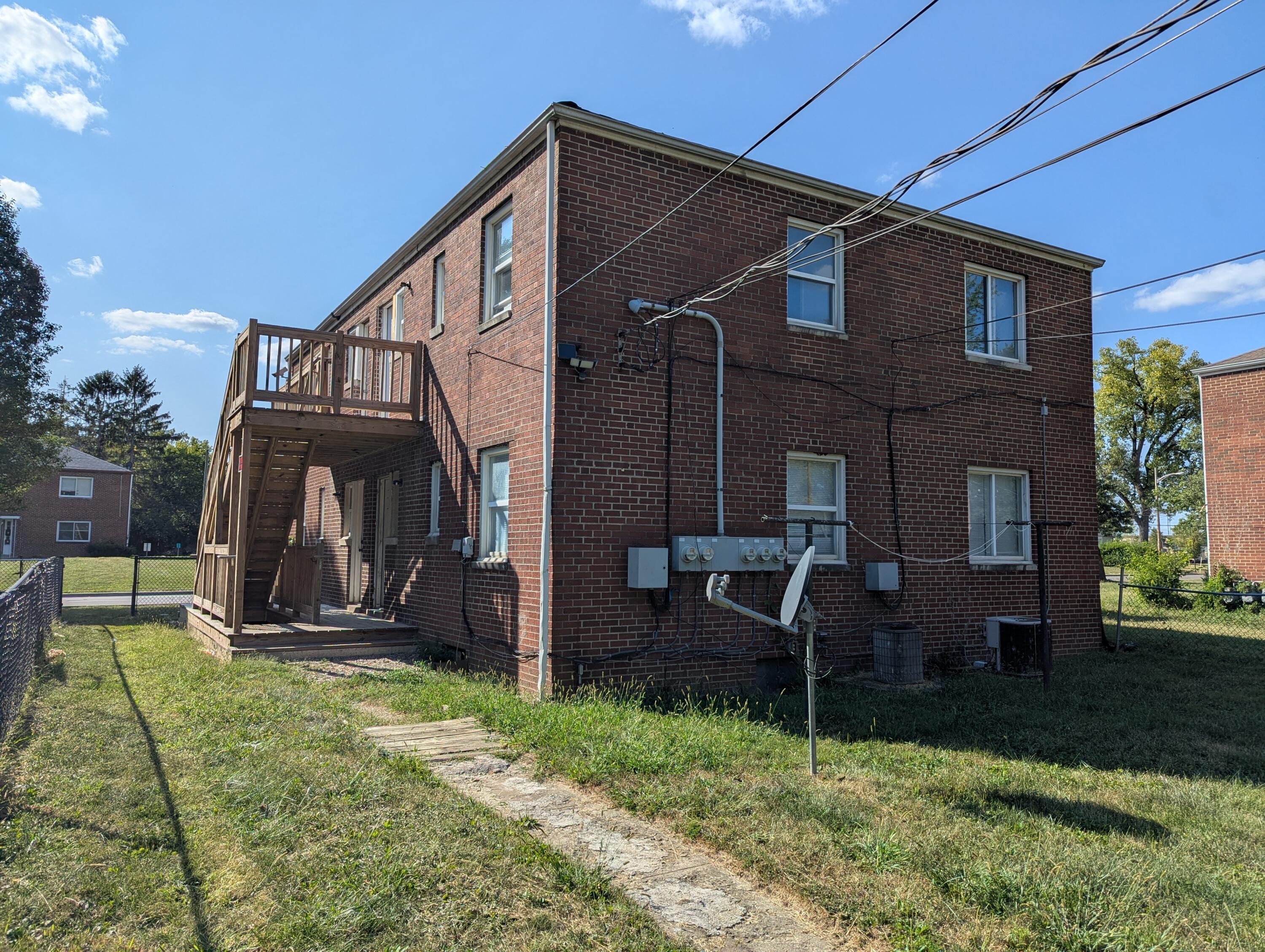 94 North Hampton Road Columbus, OH 43213 - Photo 6 of 23 PXL_20250908_201925677