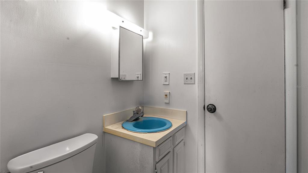 19036 Northwest 246th Street High Springs, FL 32643 - Photo 22 of 30 a bathroom with a toilet a sink and mirror