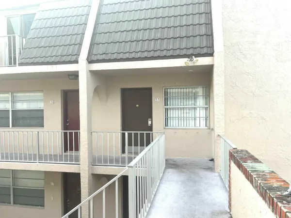 $2,000 | 1100 Southeast 4th Avenue, Unit 37, Deerfield Beach, FL 33441