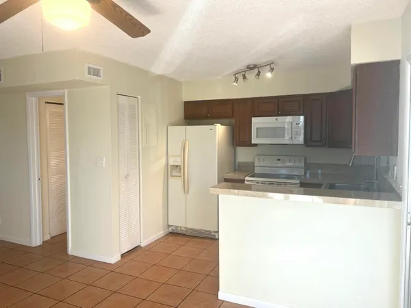 $2,000 | 1100 Southeast 4th Avenue, Unit 37, Deerfield Beach, FL 33441