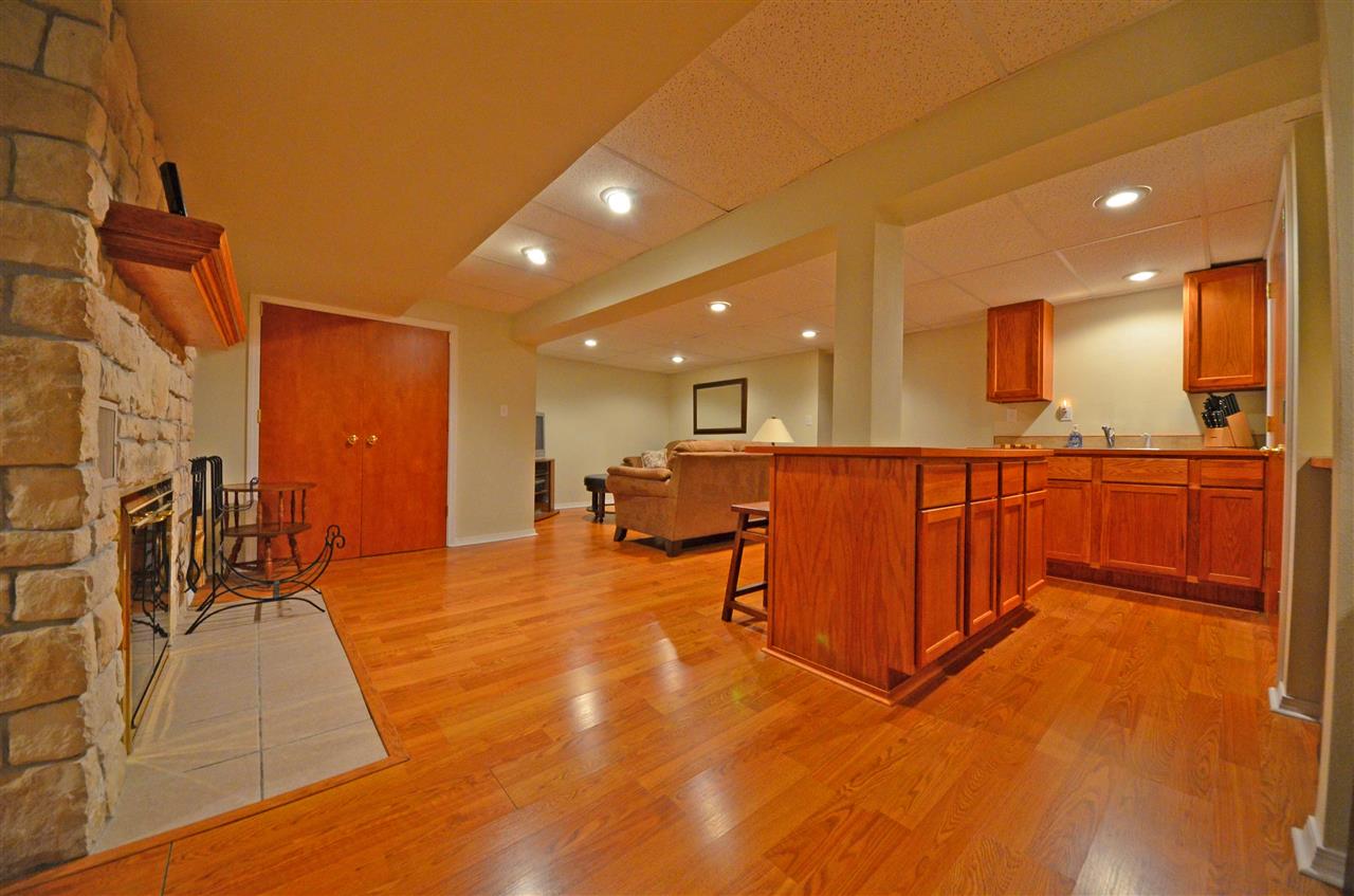 10536 Marion Center Road Fort Wayne, IN 46816 - Photo 3 of 34