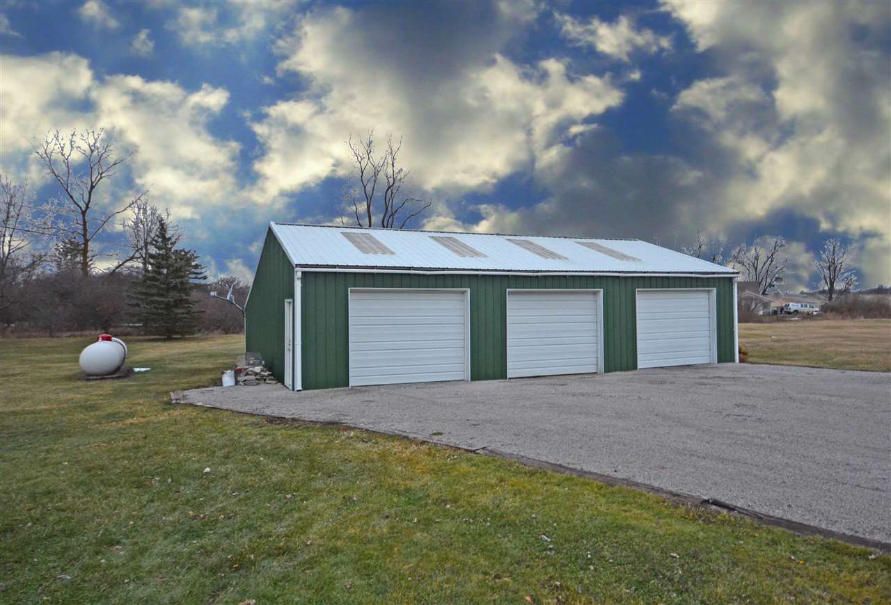 10536 Marion Center Road Fort Wayne, IN 46816 - Photo 5 of 34