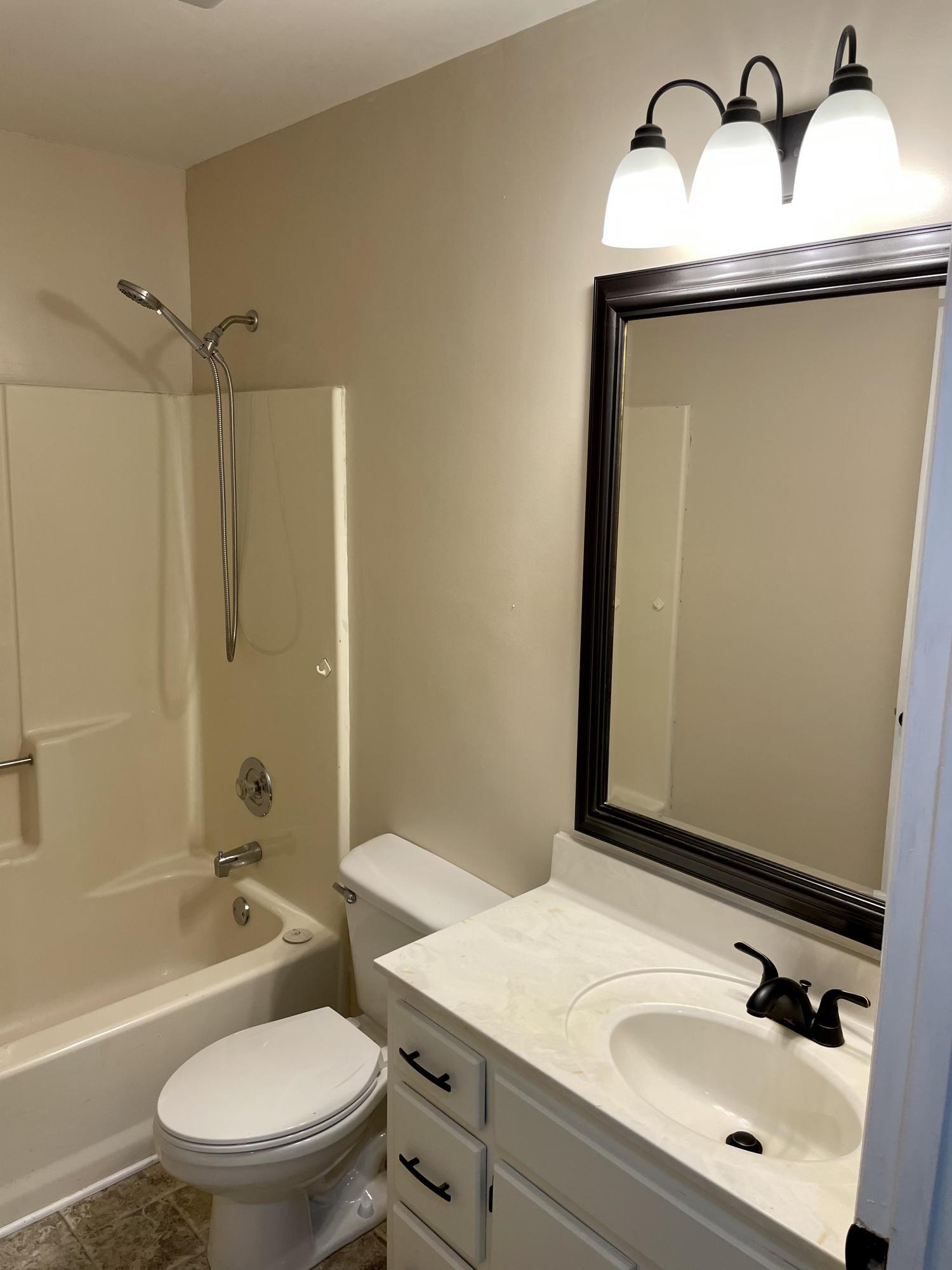 560 Pickett Road Signal Mountain, TN 37377 - Photo 14 of 17 Full Bathroom