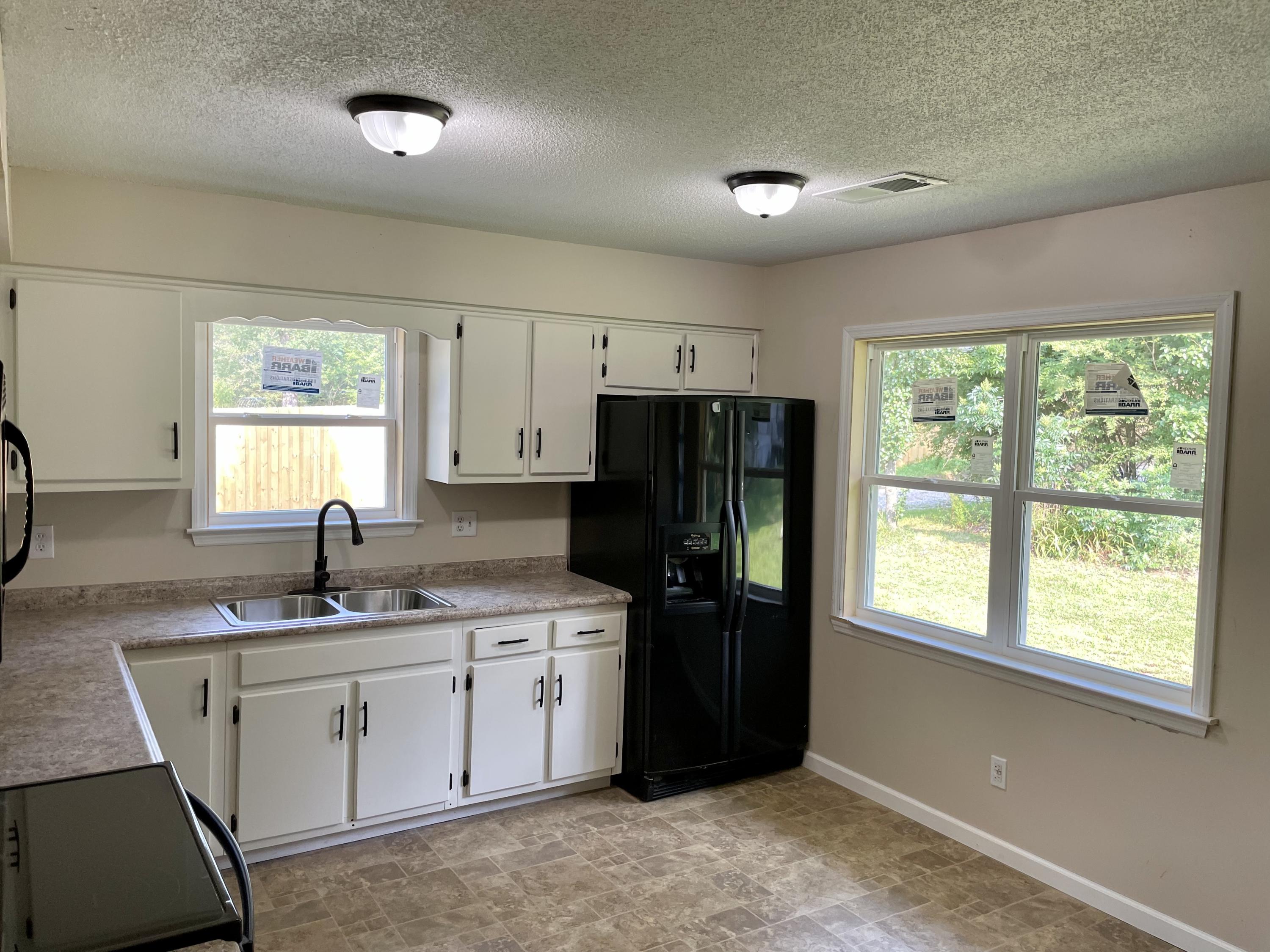 560 Pickett Road Signal Mountain, TN 37377 - Photo 4 of 17 Kitchen