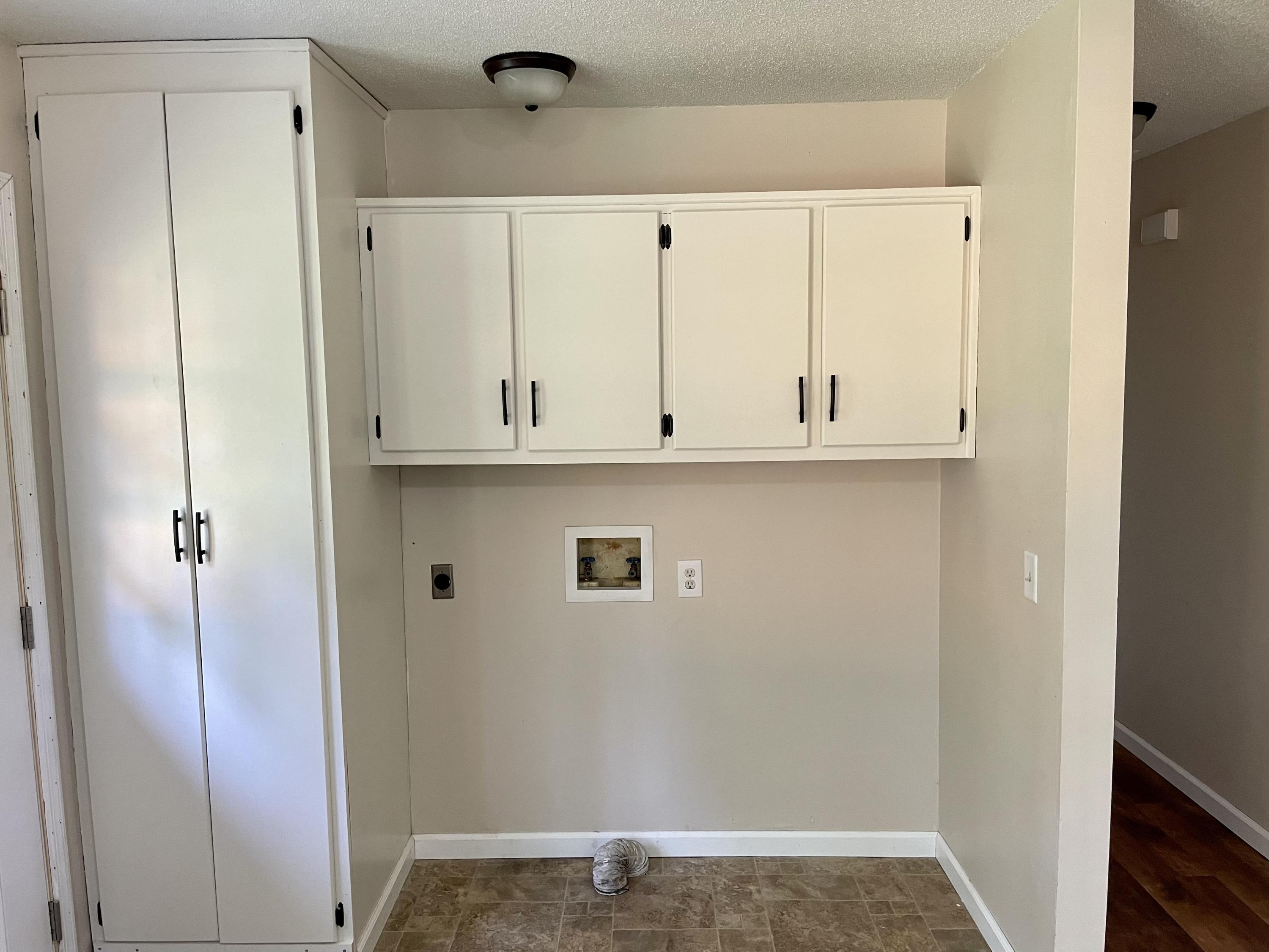 560 Pickett Road Signal Mountain, TN 37377 - Photo 5 of 17 Laundry Space