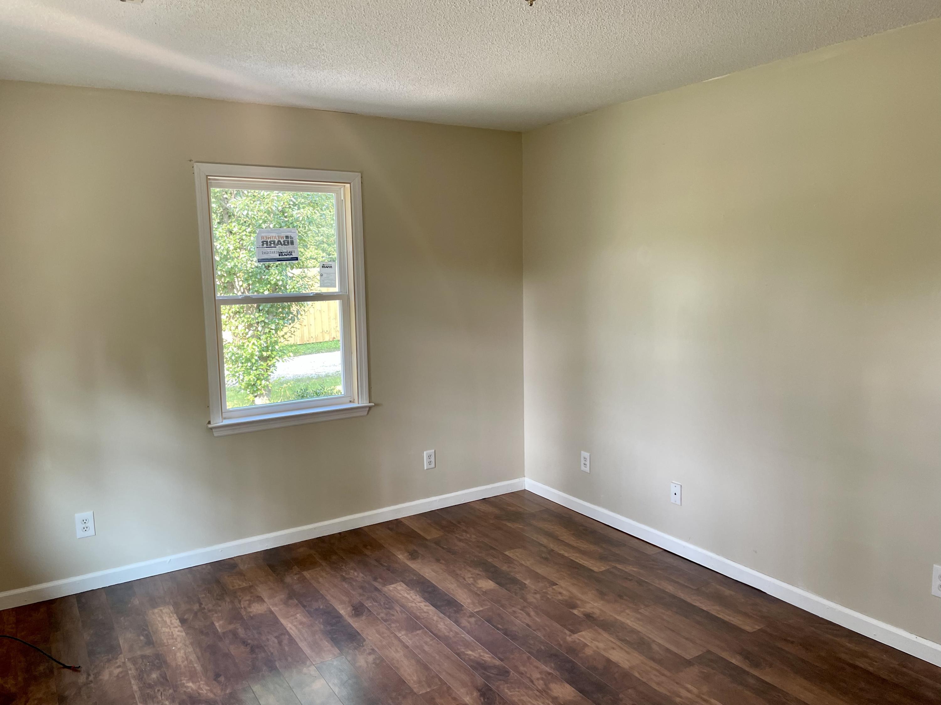 560 Pickett Road Signal Mountain, TN 37377 - Photo 7 of 17 Living Room