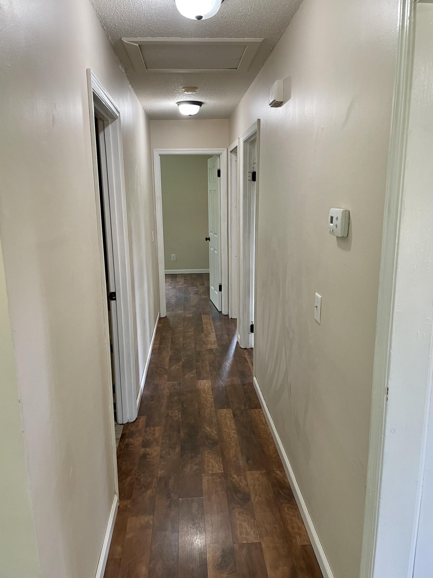 560 Pickett Road Signal Mountain, TN 37377 - Photo 8 of 17 Hallway