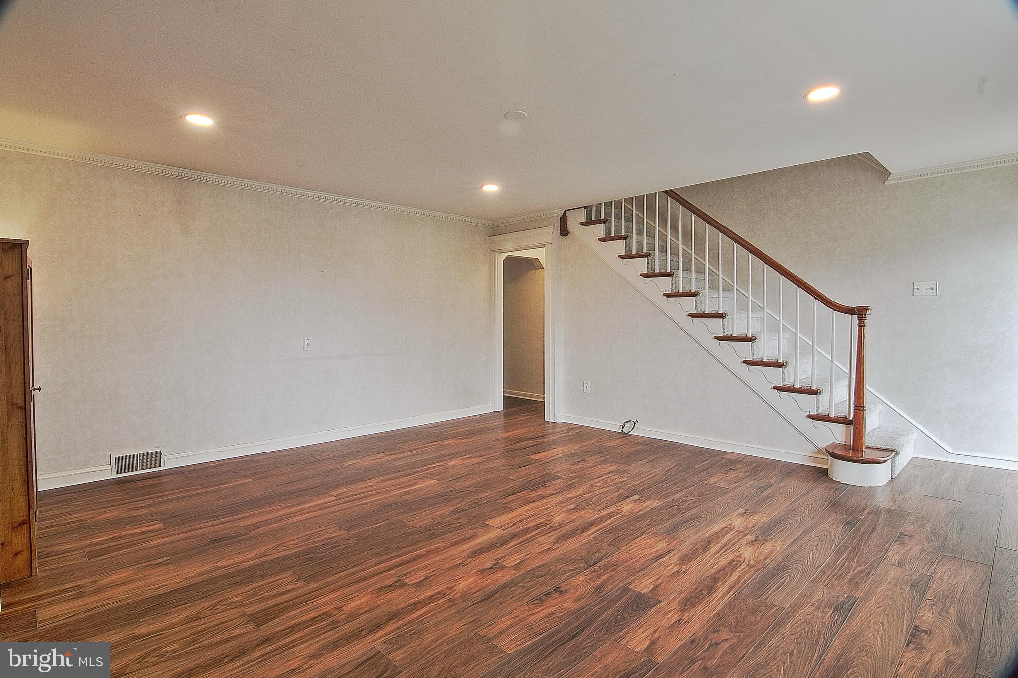 951 Grosstown Road Stowe, PA 19464 - Photo 4 of 34 Large Living Room