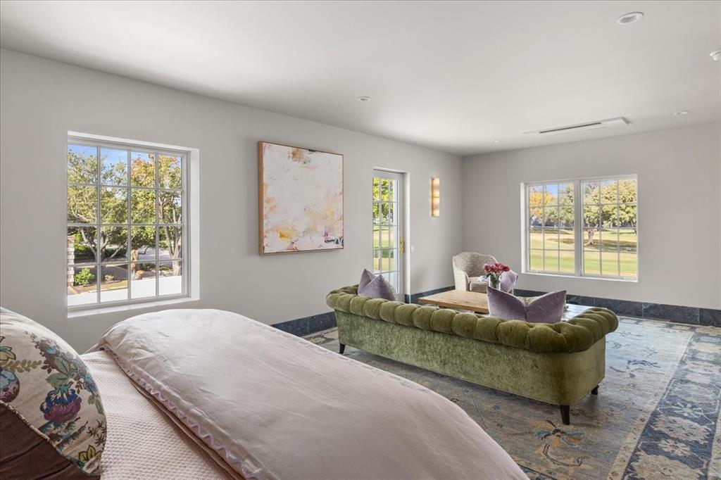 4259 Crestline Road Fort Worth, TX 76107 - Photo 14 of 40 a bedroom with bed and a window