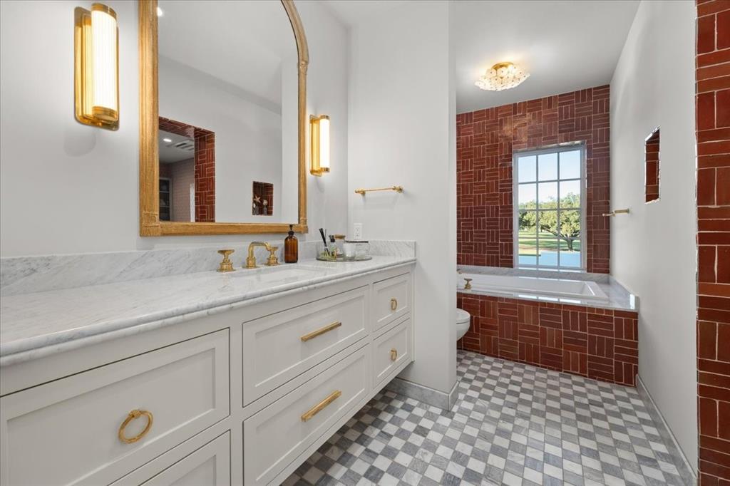 4259 Crestline Road Fort Worth, TX 76107 - Photo 17 of 40 a spacious bathroom with a sink a mirror and a bathtub