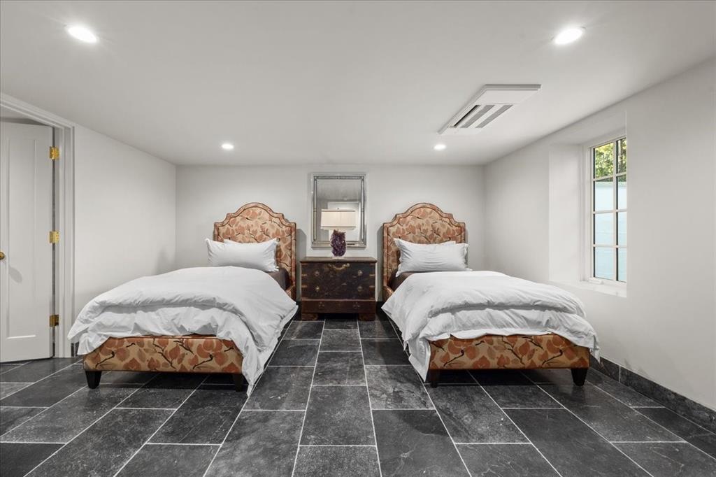 4259 Crestline Road Fort Worth, TX 76107 - Photo 19 of 40 a spacious bedroom with a bed and window