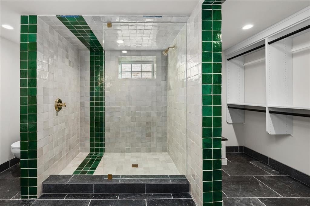 4259 Crestline Road Fort Worth, TX 76107 - Photo 20 of 40 a bathroom with a shower