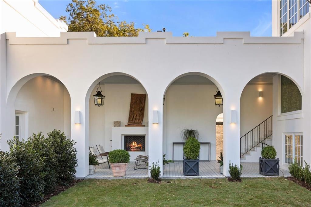 4259 Crestline Road Fort Worth, TX 76107 - Photo 28 of 40 a front view of a house with garden