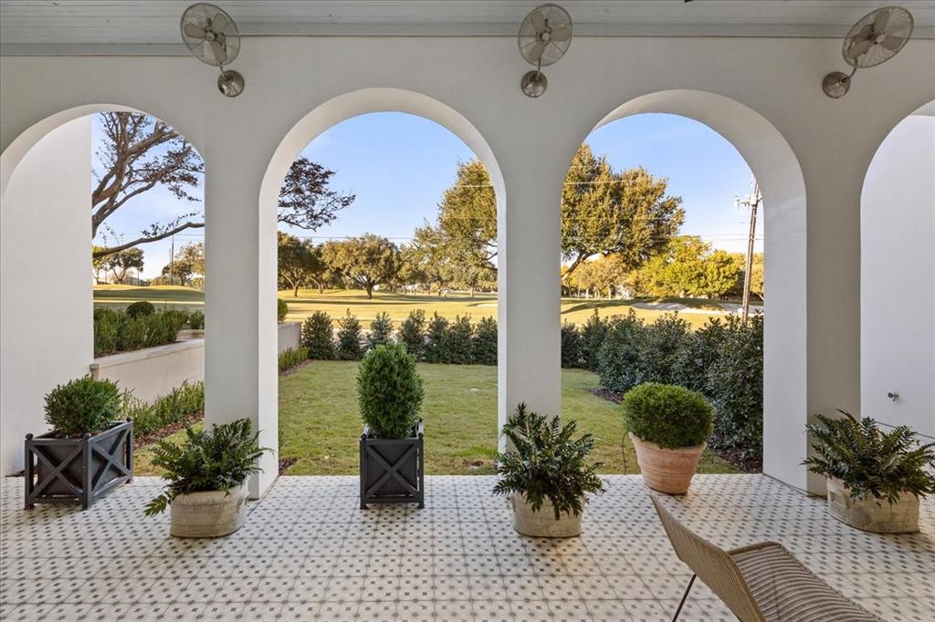 4259 Crestline Road Fort Worth, TX 76107 - Photo 29 of 40 a view of hall way with furniture