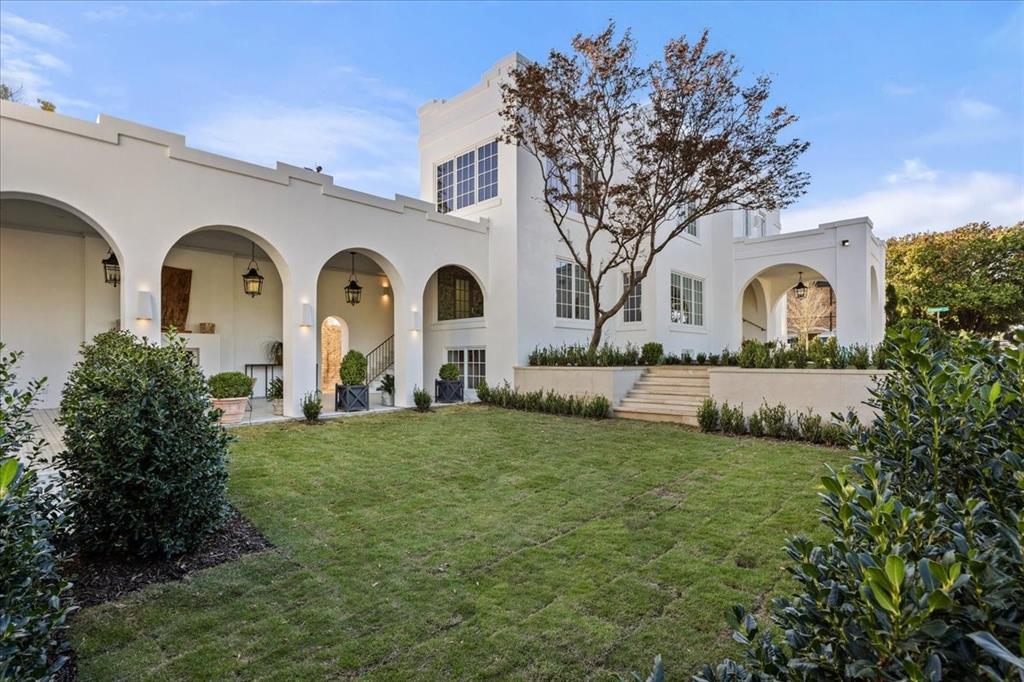 4259 Crestline Road Fort Worth, TX 76107 - Photo 30 of 40 a front view of a house with garden