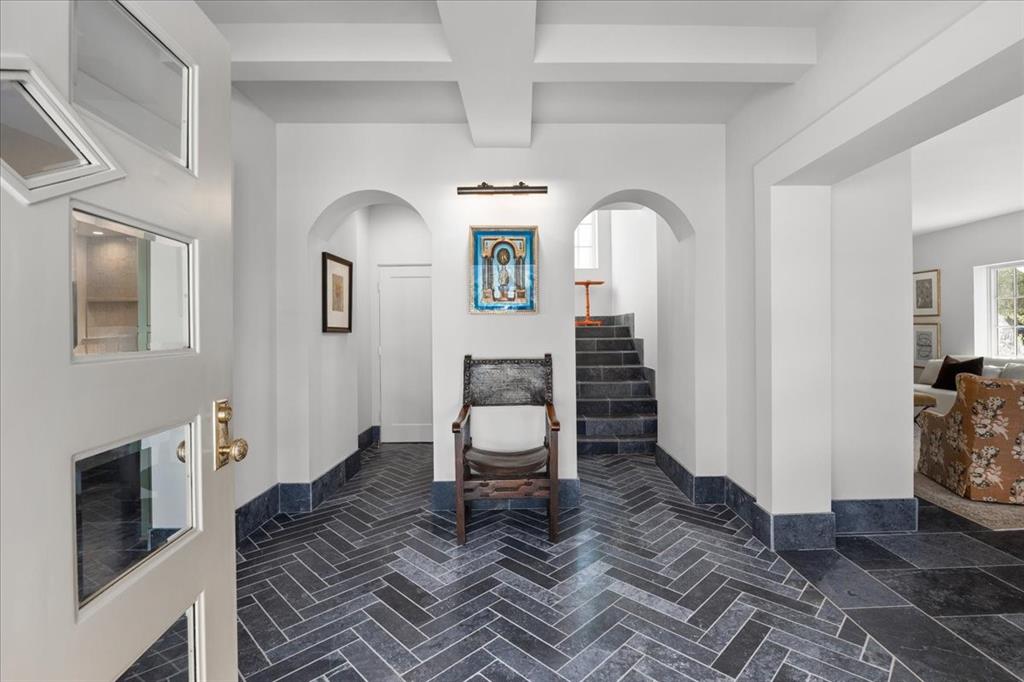 4259 Crestline Road Fort Worth, TX 76107 - Photo 3 of 40 a spacious bedroom with a bed and a view of bathroom