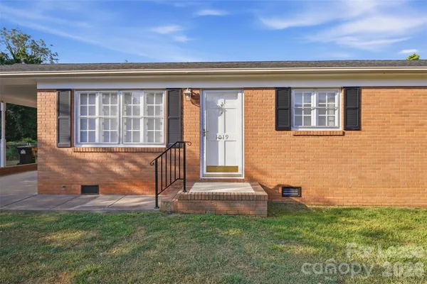 $1,750 | 1019 Carmel Drive, Gastonia, NC 28056