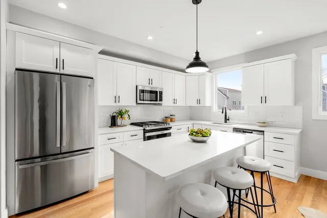 $3,800 | 123-125 Centre Street, Unit TH4, Boston, MA 02124