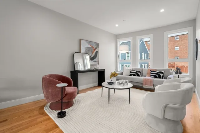 $3,800 | 123-125 Centre Street, Unit TH4, Boston, MA 02124