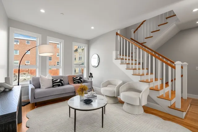 $3,800 | 123-125 Centre Street, Unit TH4, Boston, MA 02124